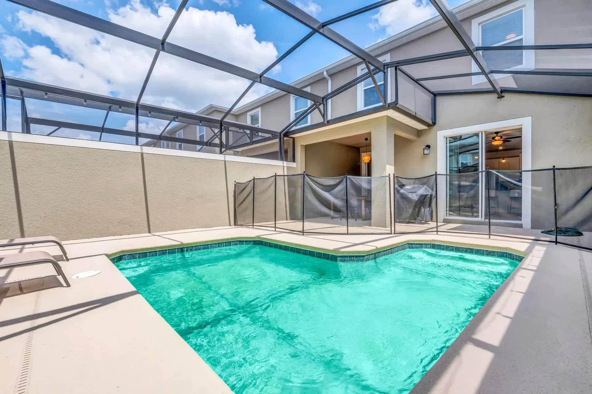 Funky Fiesta — 4-bedroom vacation home with a private pool at Storey Lake Resort, Kissimmee, FL