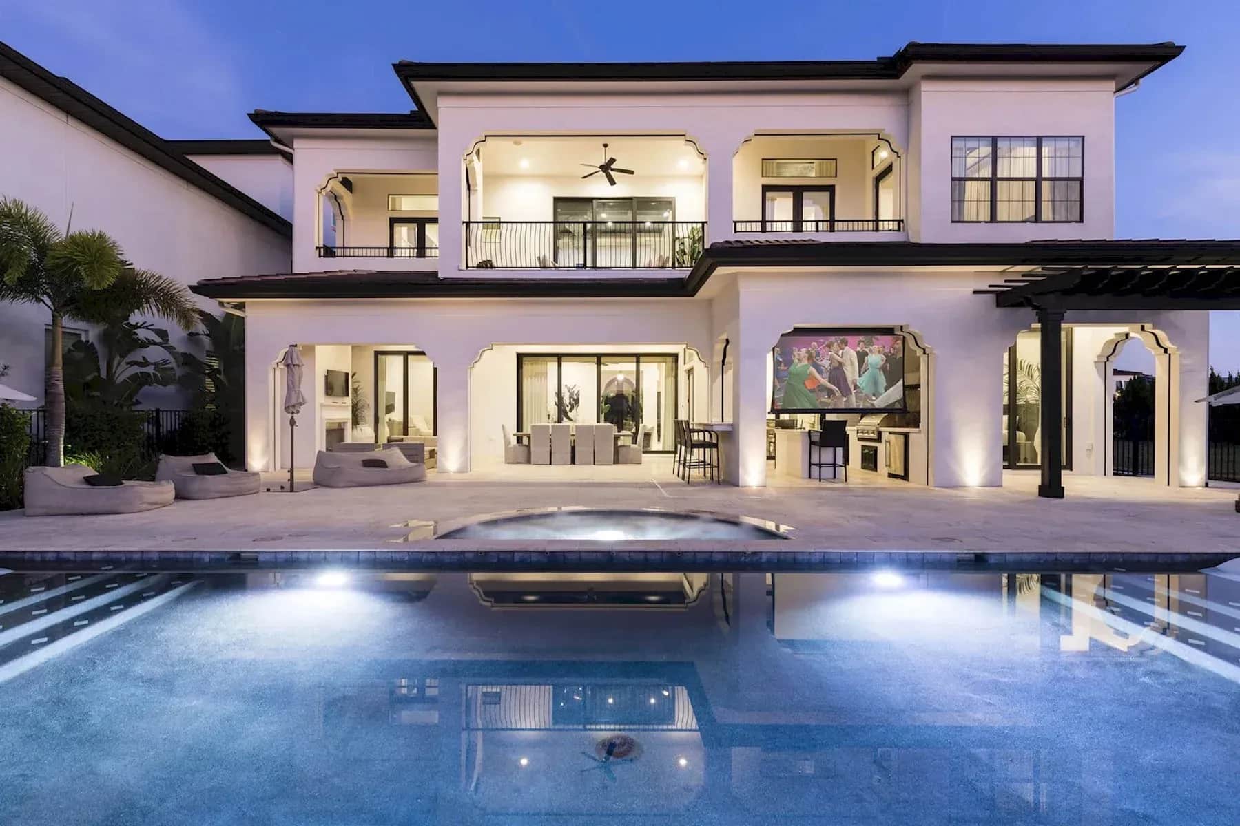Retro Luxe Retreat — 7-bedroom vacation home with a private pool at Reunion Resort, Kissimmee, FL
