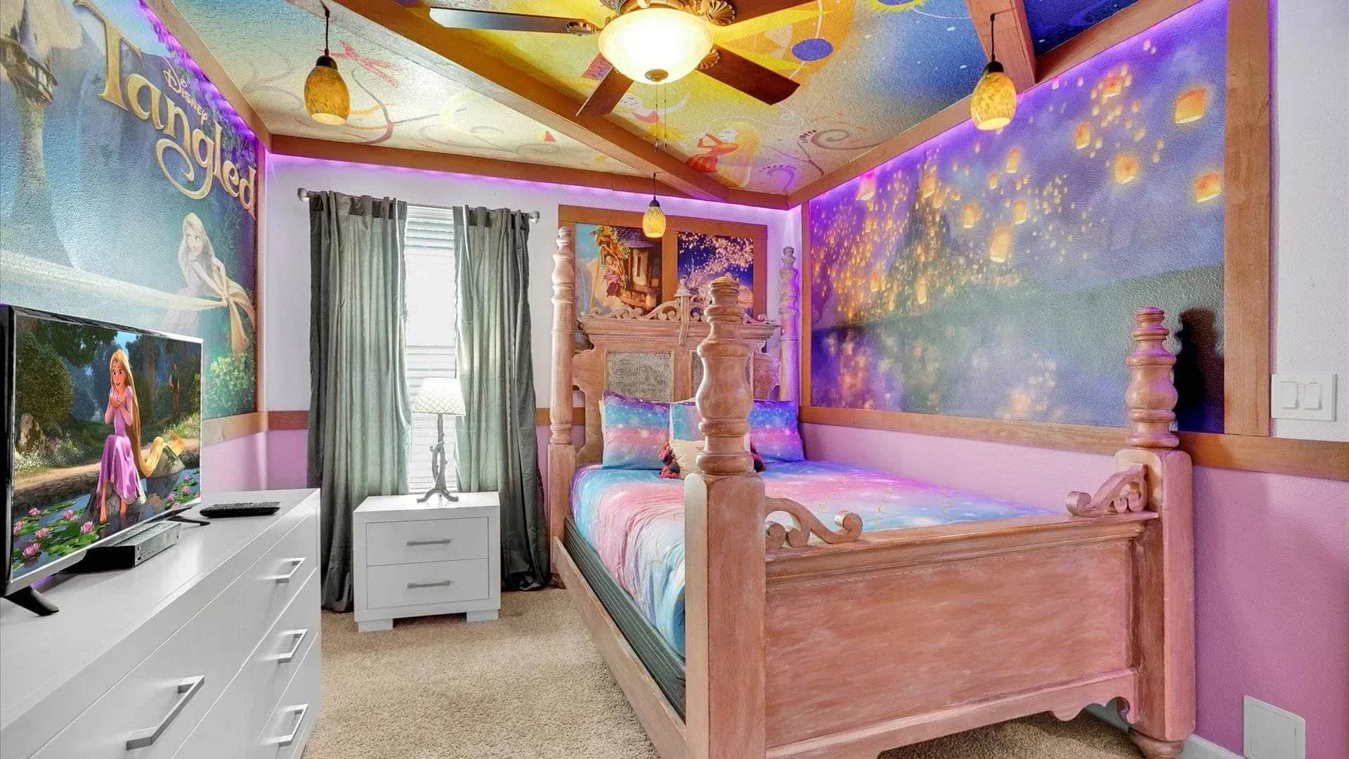 Magic Moments — 6-bedroom vacation home with a private pool at Storey Lake Resort, Kissimmee, FL
