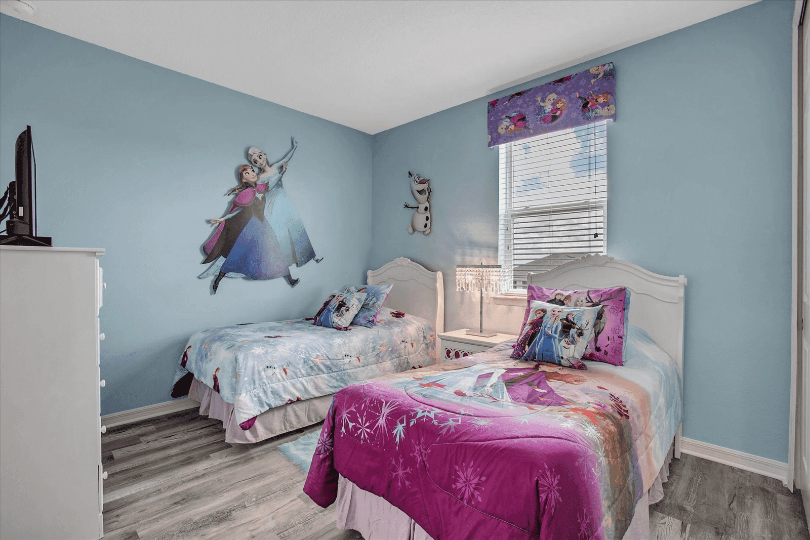 Frozen Haven — 6-bedroom vacation home with a private pool at Solara Resort, Kissimmee, FL
