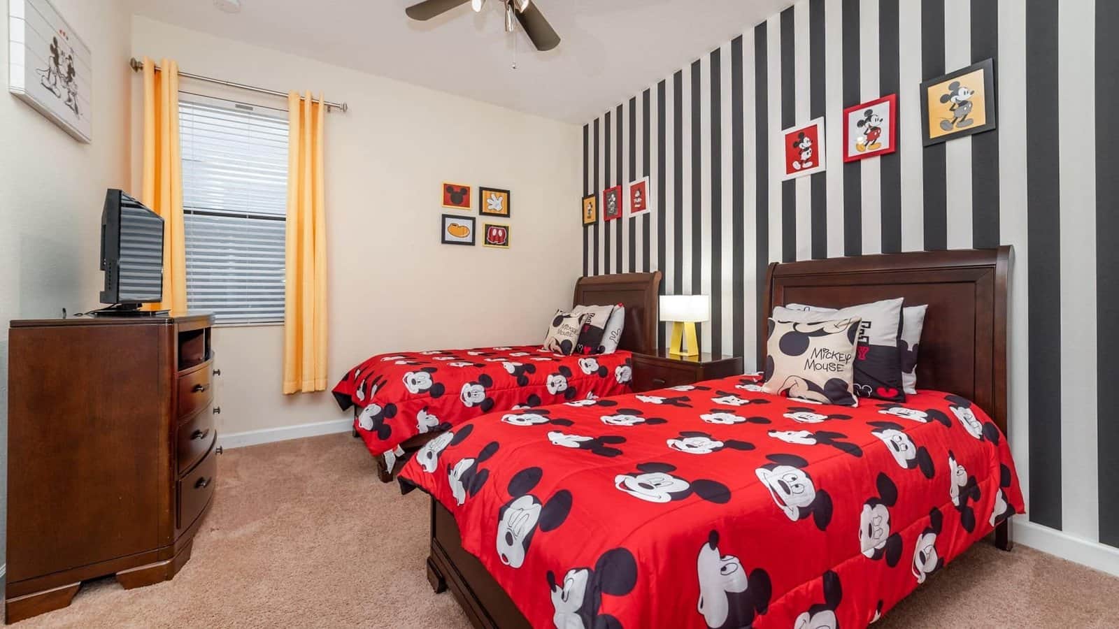 Mickeys Hideout — 4-bedroom vacation home with a private pool at ChampionsGate, Kissimmee, FL
