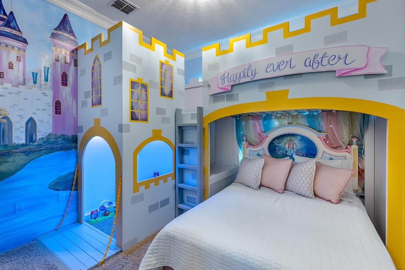 Princess Palace — 7-bedroom vacation home with a private pool at Reunion Resort, Kissimmee, FL