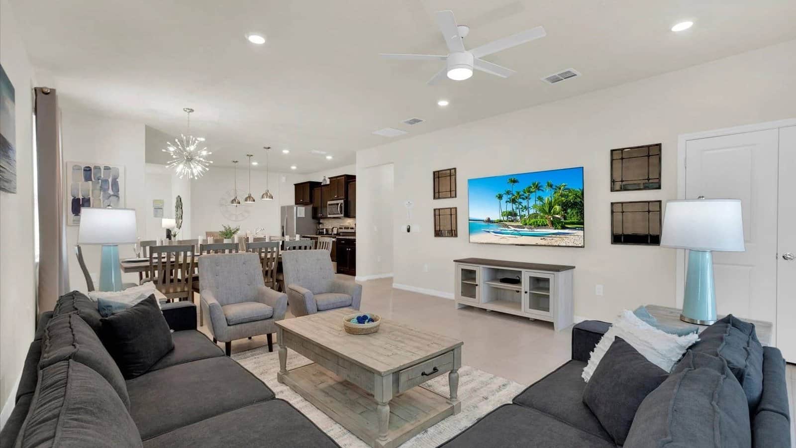 Seven Oaks — 7-bedroom vacation home with a private pool at Windsor Island, Kissimmee, FL